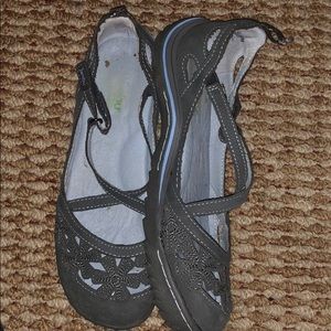 Jambu Wildflower Flats